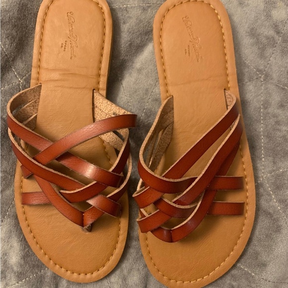 Universal Thread Sandals - Picture 2 of 5